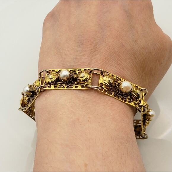Pretty Seashell and Pearl Gold Filligree Chain Link Bracelet - Picture 2 of 7